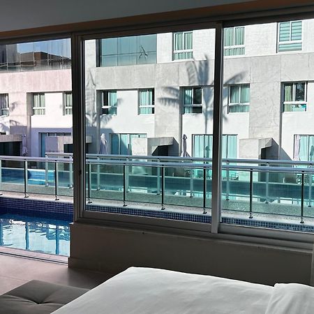 Jade Hotel Brasilia Candangolandia Εξωτερικό φωτογραφία A view of the pool from a guest room