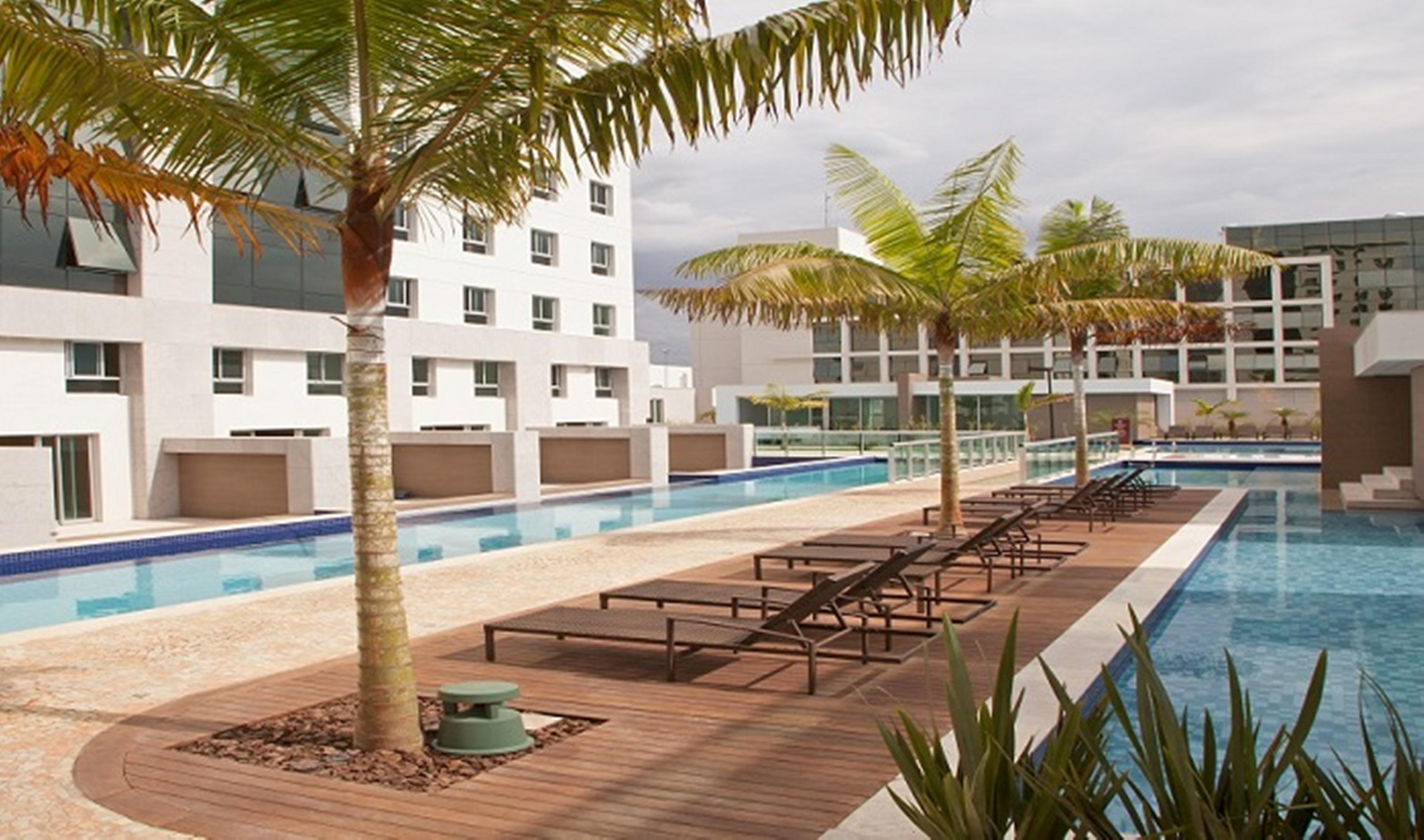 Jade Hotel Brasilia Candangolandia Εξωτερικό φωτογραφία The swimming pool at the hotel