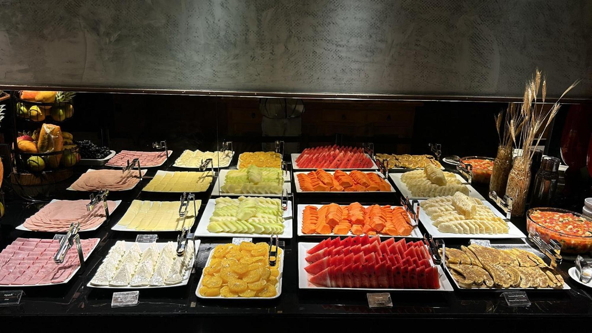 Jade Hotel Μπραζίλια Εξωτερικό φωτογραφία A selection of cold cuts at a buffet