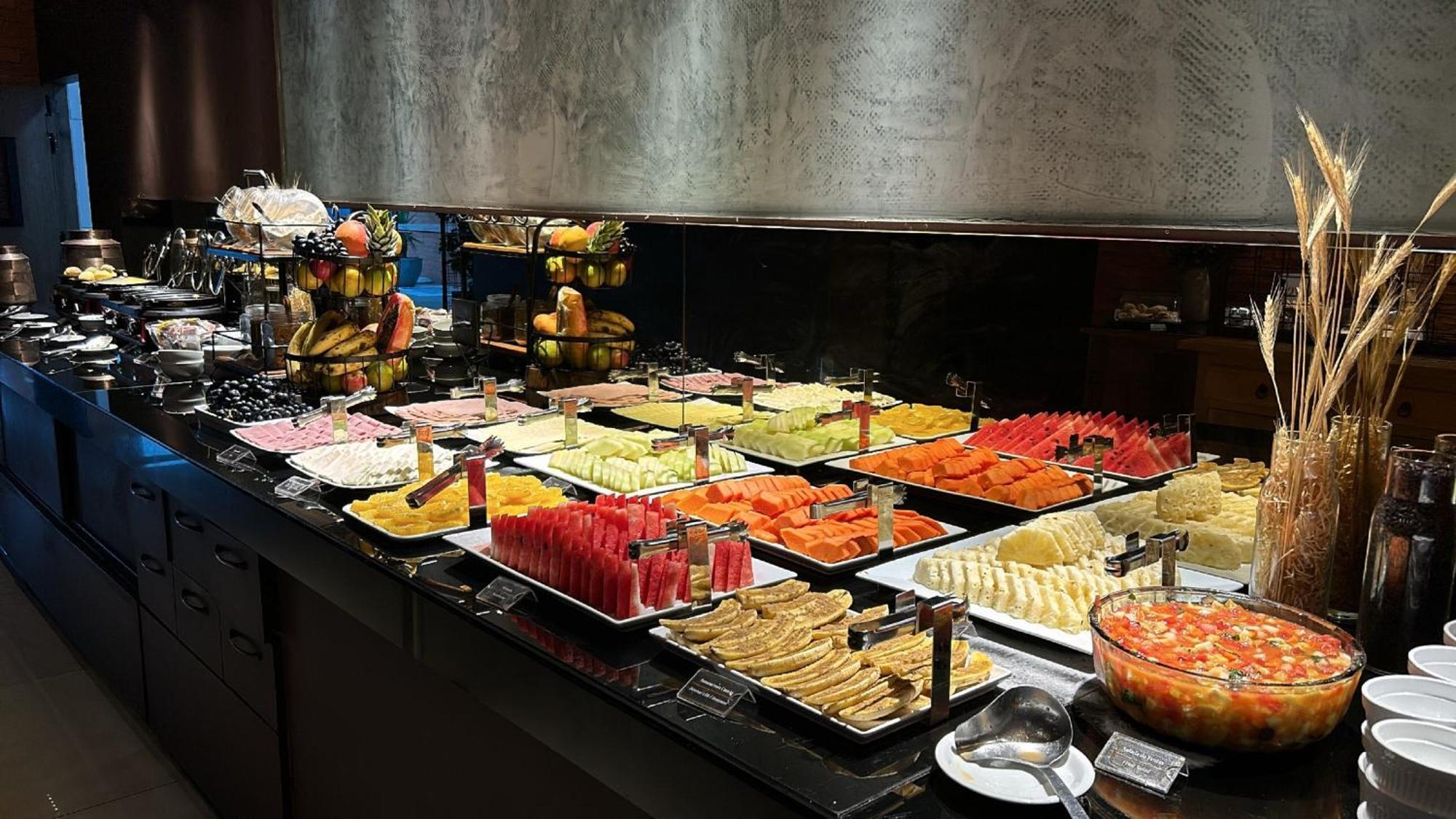 Jade Hotel Μπραζίλια Εξωτερικό φωτογραφία A fruit salad buffet